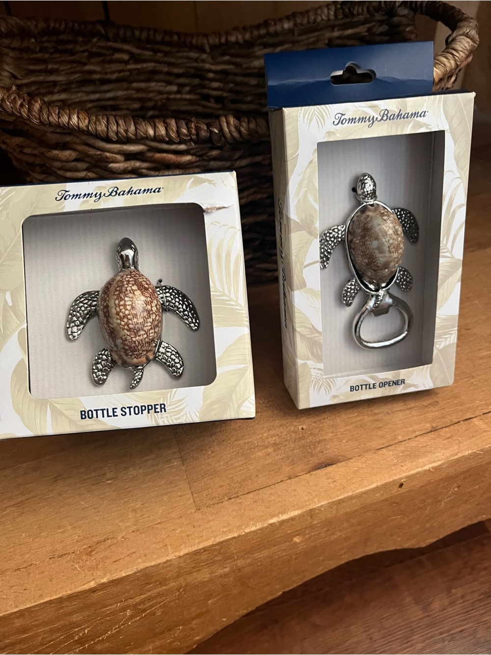 NWT Tommy Bahama Turtle Bottle Opener and stopper